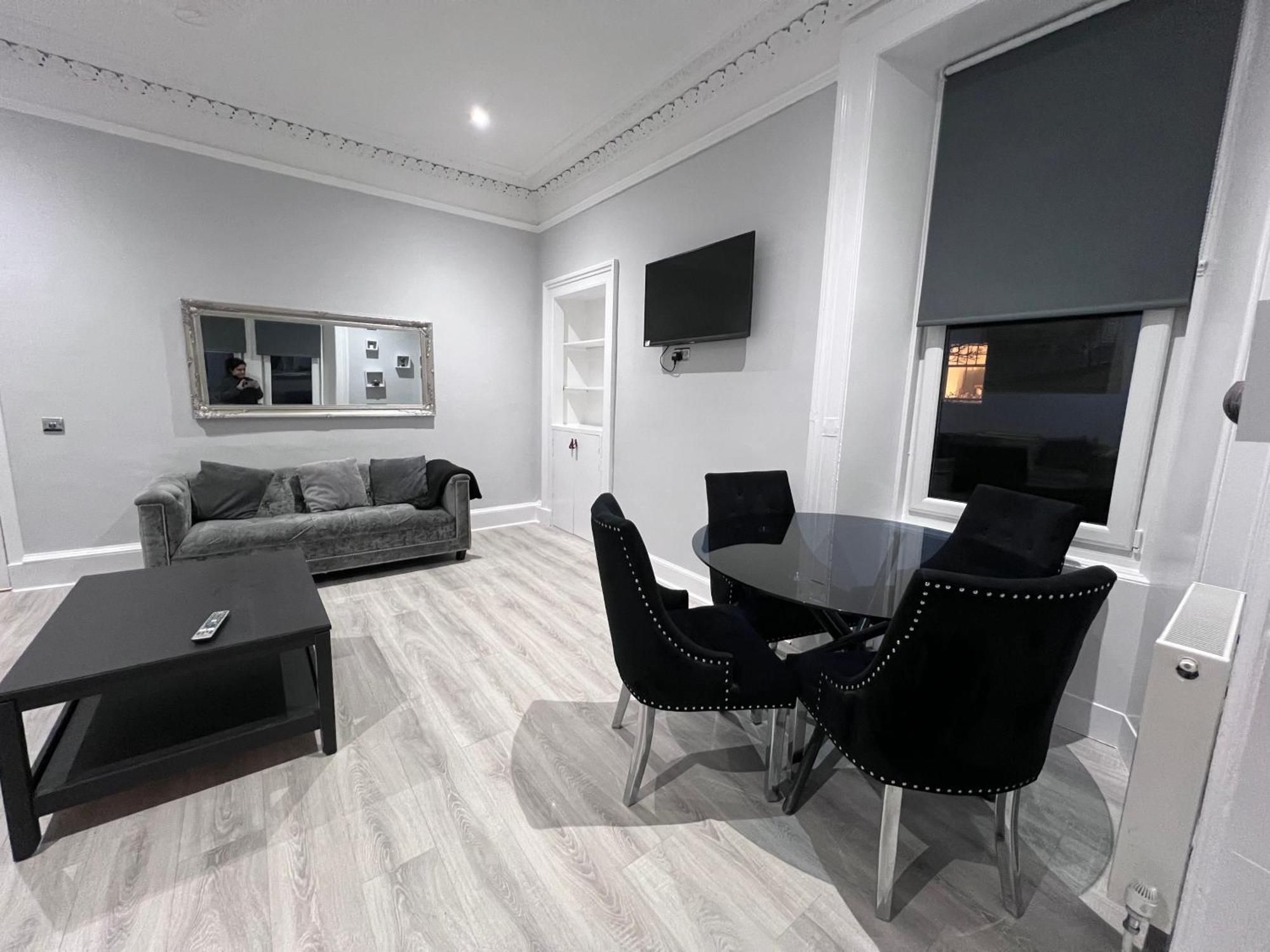 Lovely 4 Bedroom 2Nd Floor Walk Up Apartment Édimbourg Extérieur photo
